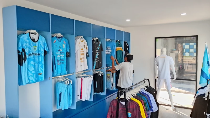 Perkuat Ekosistem Bisnis Klub, Persela Buka Cabang Store Baru